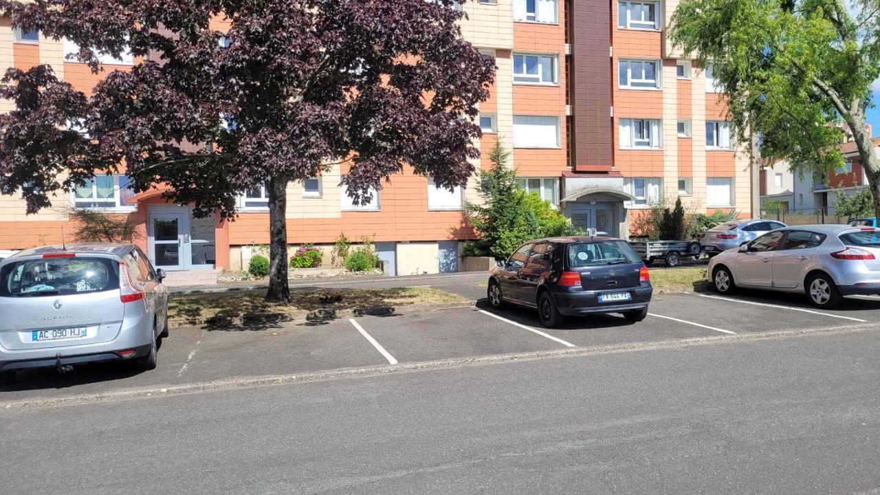 Appartement Bel apparemment lumineux avec parking gratuit à Cholet Extérieur photo